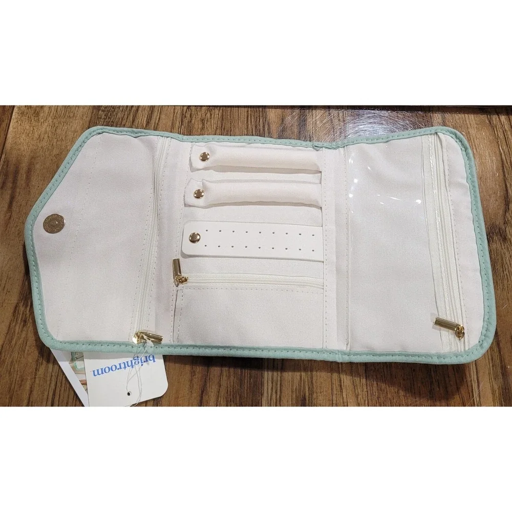 New with tags Brightroom  Green Travel Accessory organizer